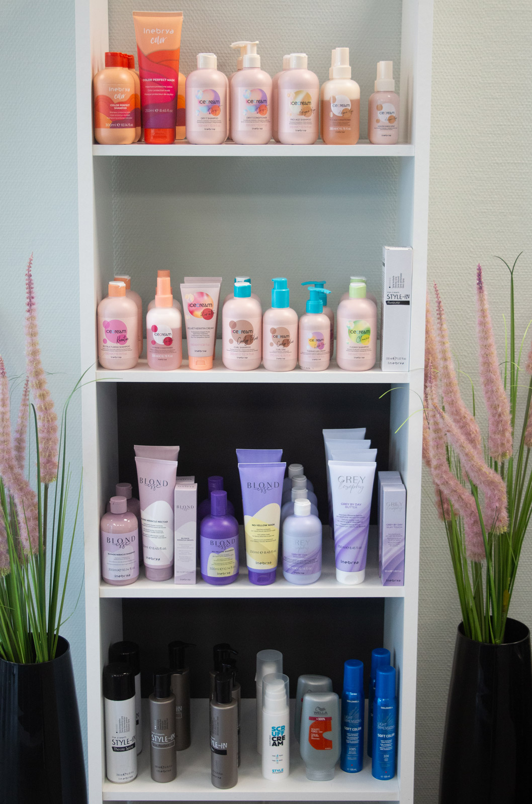 Haarpflegesortiment optimal auf Ihre Haare zugeschnitten. Für Damenfrisuren, Herrenfrisuren oder Kinder-Haarschnitte.